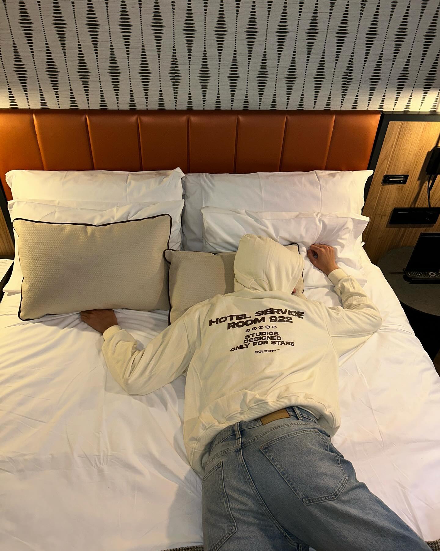 Room 922 Hoodie